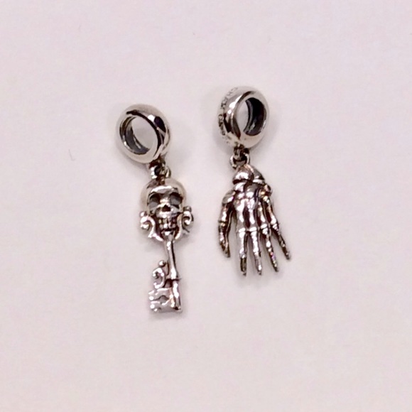 Chamilia Skeleton Key & Skeleton Hand Dangle Beads - Picture 2 of 2